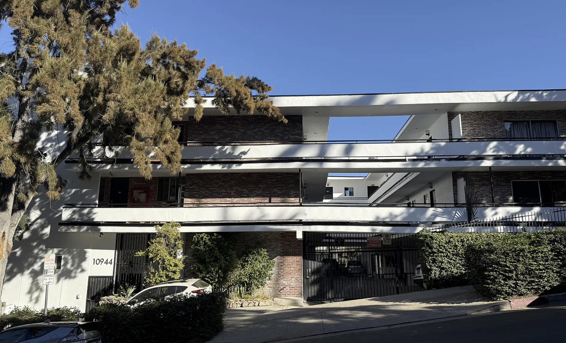 10944 Strathmore, ucla, 10944 Strathmore Dr, Los Angeles, CA 90024, USA