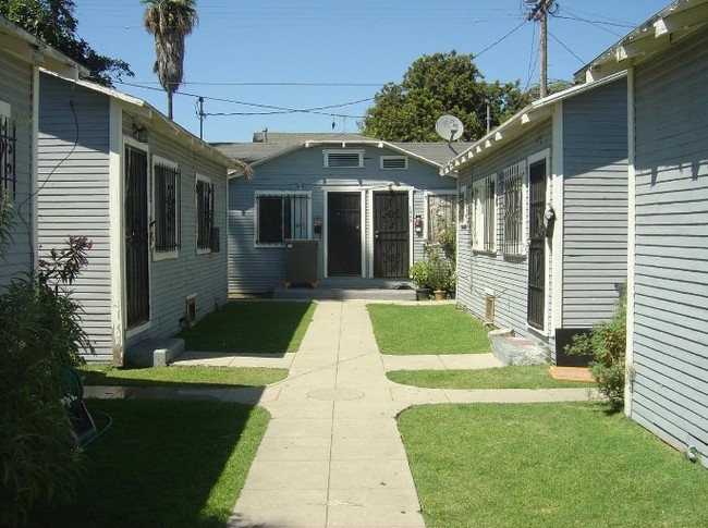 1199 W 37th Dr, usc, 1187 W 37th Dr, Los Angeles, CA 90007, USA