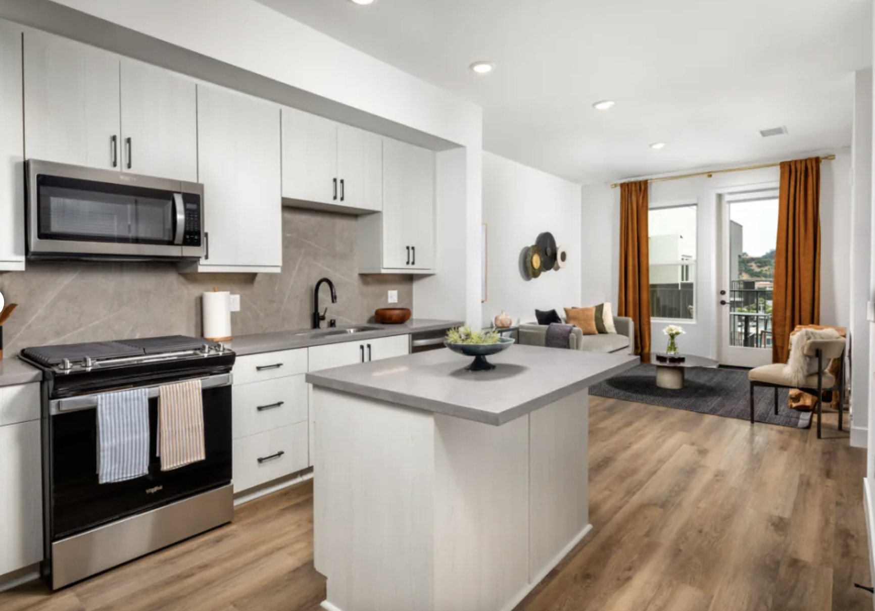 Vora Lux, sdsu, 4360 Twain Ave, San Diego, CA 92120, USA