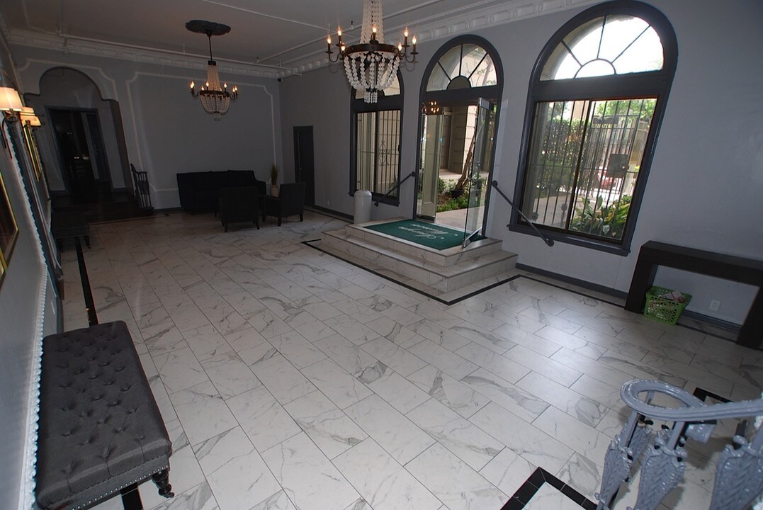 Arwyn Manor Apartments...New York Style..N..., usc, 3835 W 8th St, Los Angeles, CA 90005, USA