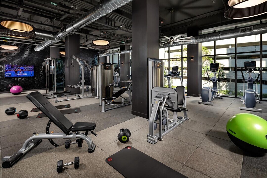 The Pearl, usc, 687 S Hobart Blvd, Los Angeles, CA 90005, USA