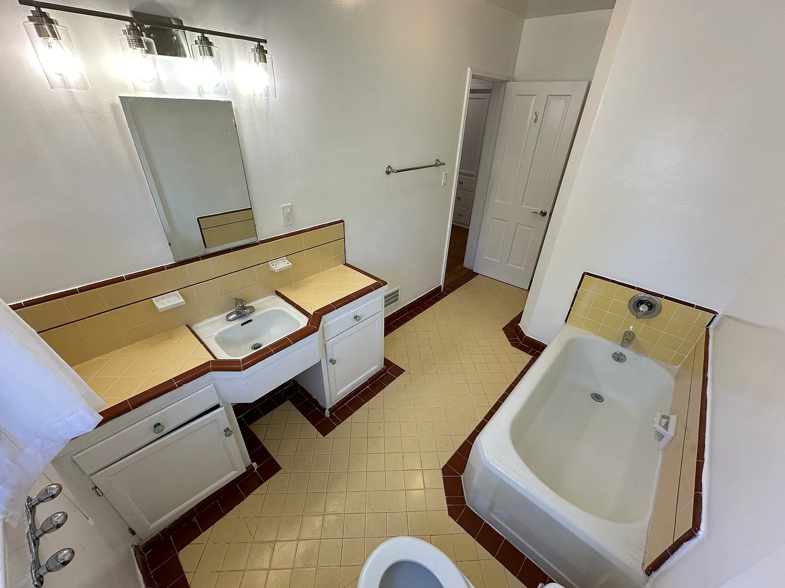 UCLA Fall Quarter/Semester Sublease for Roebling Apartment! (4 girls), ucla, 10956.5 Roebling Ave, Los Angeles, CA 90024, USA, Photo:2