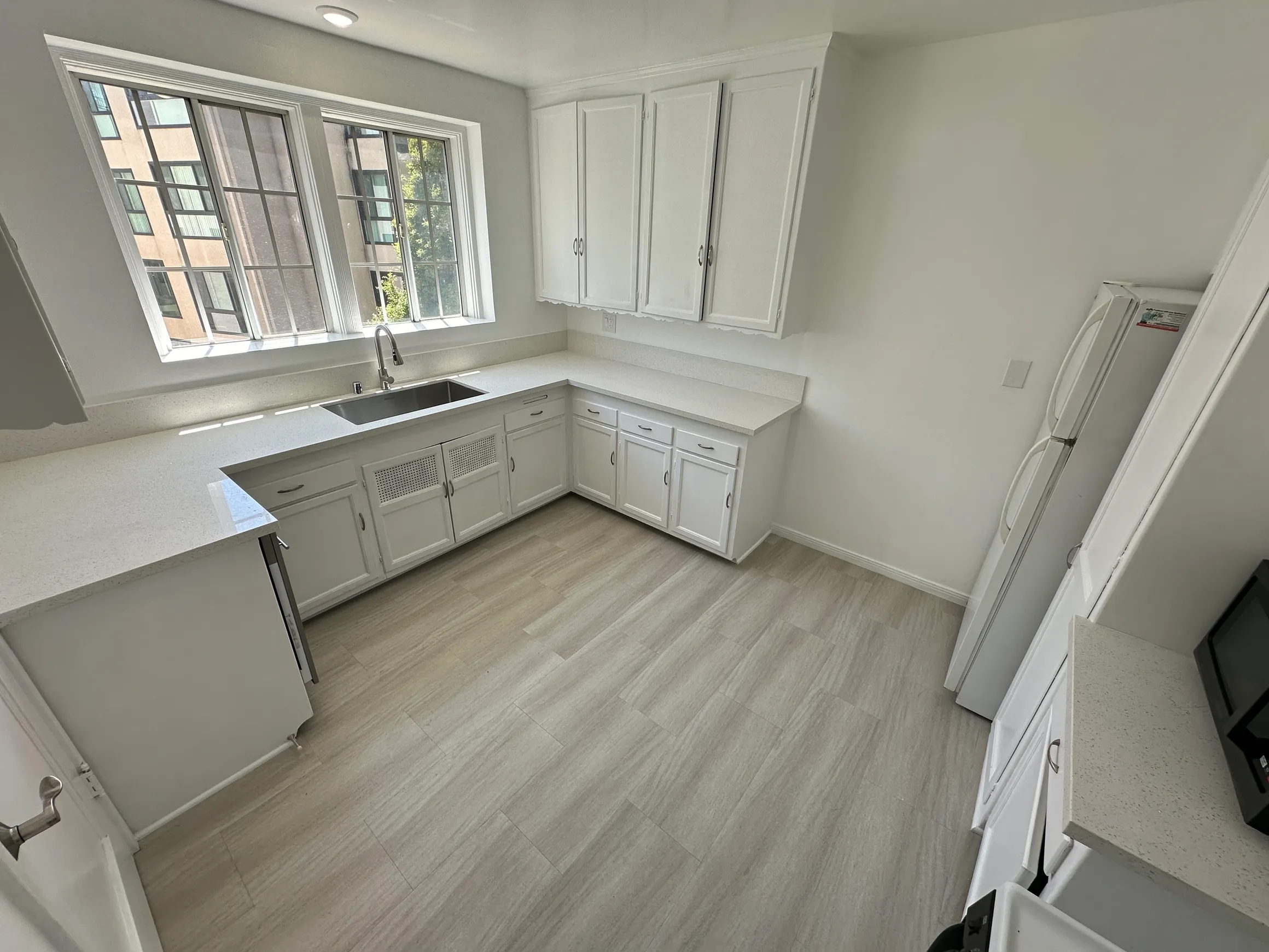 UCLA Fall Quarter/Semester Sublease for Roebling Apartment! (4 girls), ucla, 10956.5 Roebling Ave, Los Angeles, CA 90024, USA, Photo:3