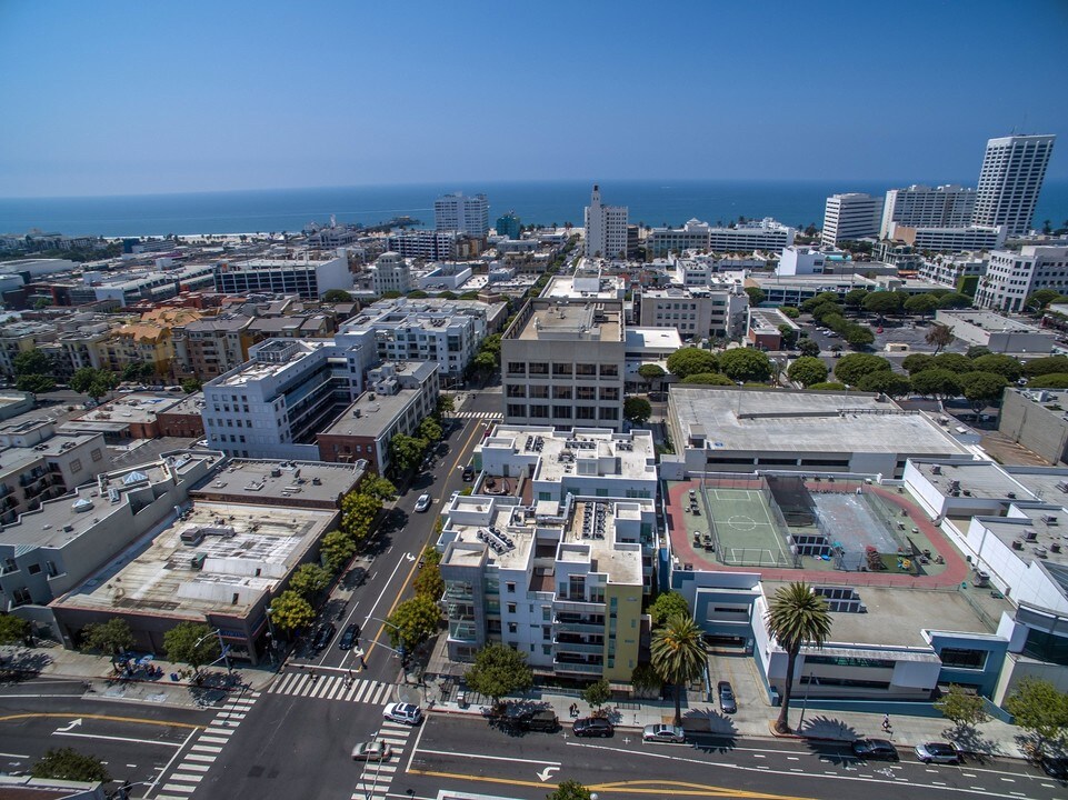 525 | SMB, smc, 525 Santa Monica Blvd, Santa Monica, CA 90401