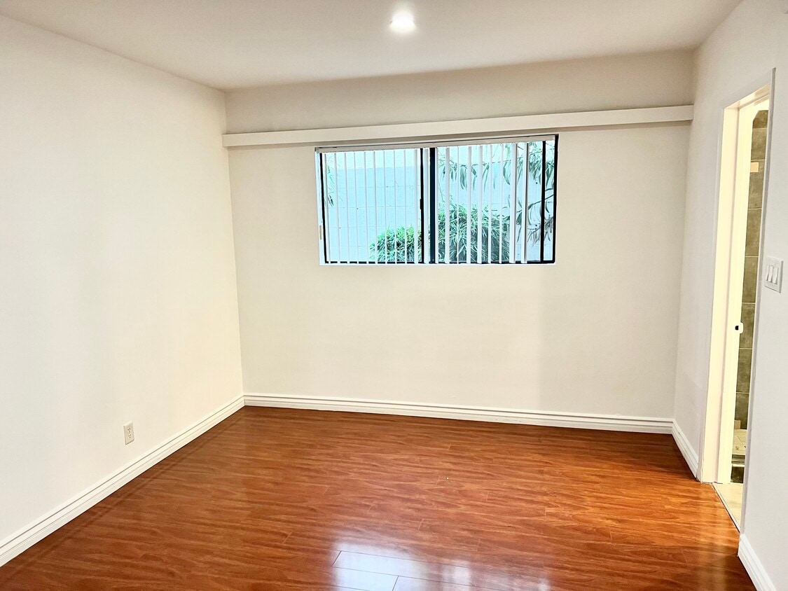 11717-11725 Montana Ave, ucla, 11717-11725 Montana Ave, Los Angeles, CA 90049