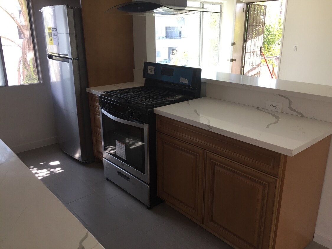 954 S Barrington Ave, ucla, 954 S Barrington Ave, Los Angeles, CA 90049
