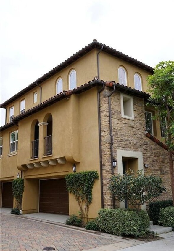 219 Lonetree, uci, 219 Lonetree, Irvine, CA 92603