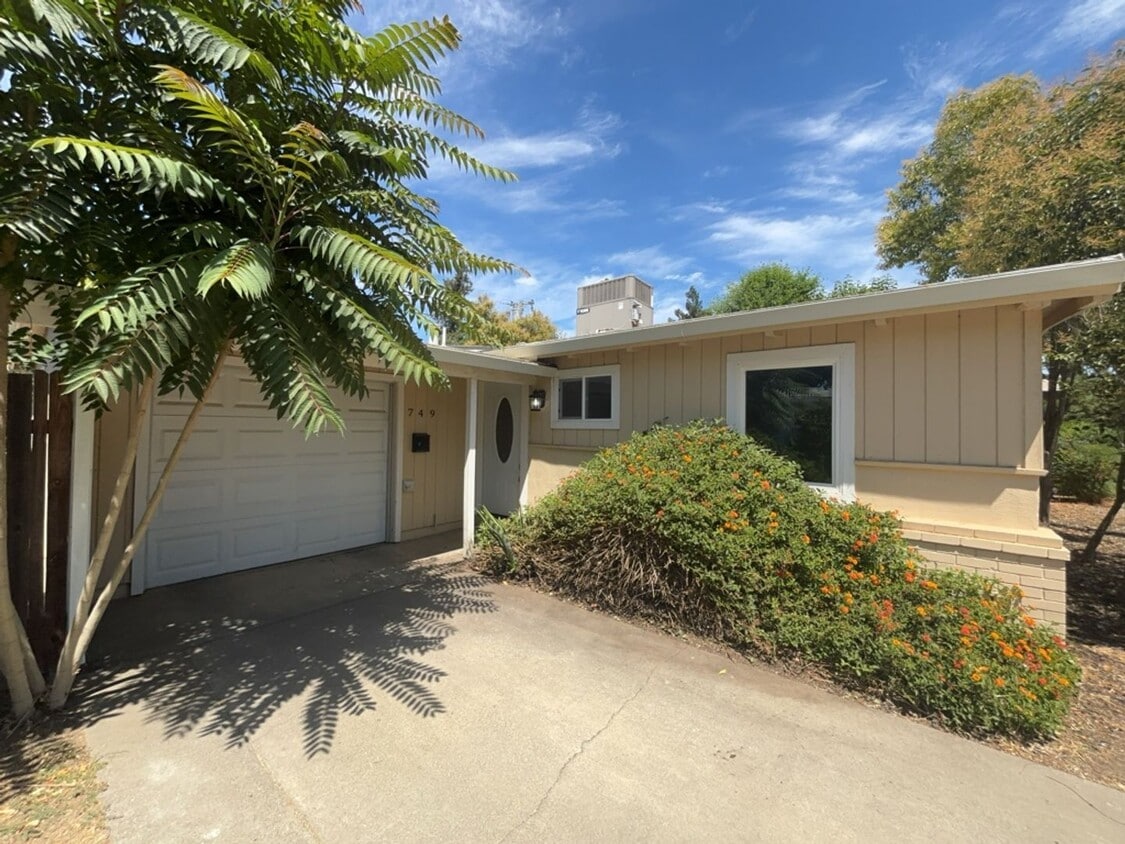 749 M St, ucd, 749 M St, Davis, CA 95616