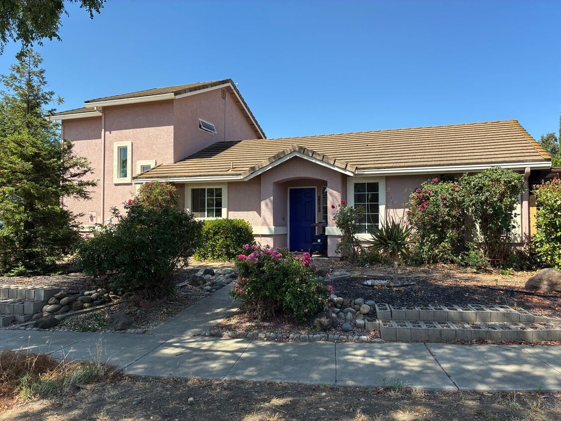1107 Colina Ct, ucd, 1107 Colina Ct, Davis, CA 95618