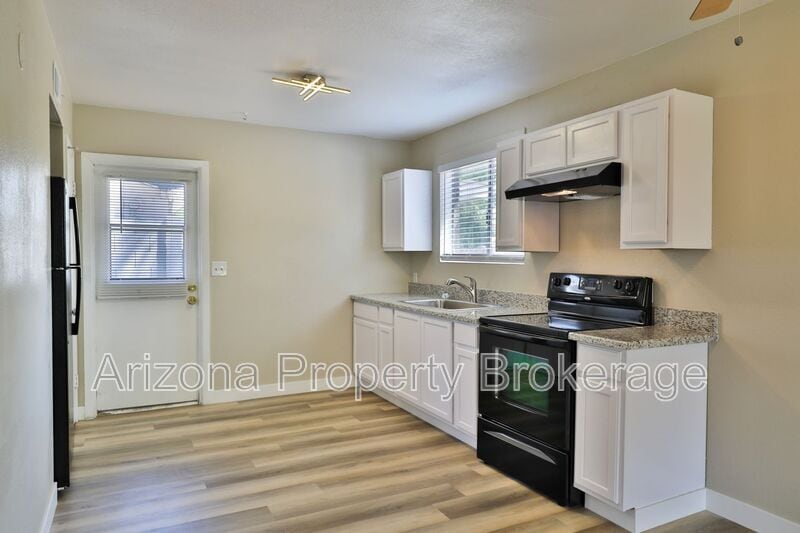 2323 S College Ave, asu, 2323 S College Ave, Tempe, AZ 85282