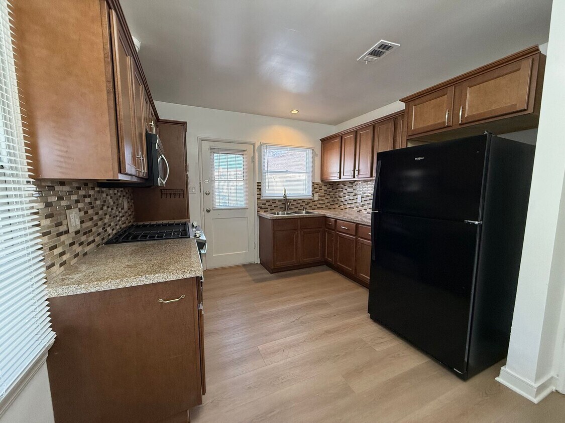 1221-1223 W Ramona Rd Unit 2, csula, 1221-1223 W Ramona Rd Unit 2, Alhambra, CA 91803, United States