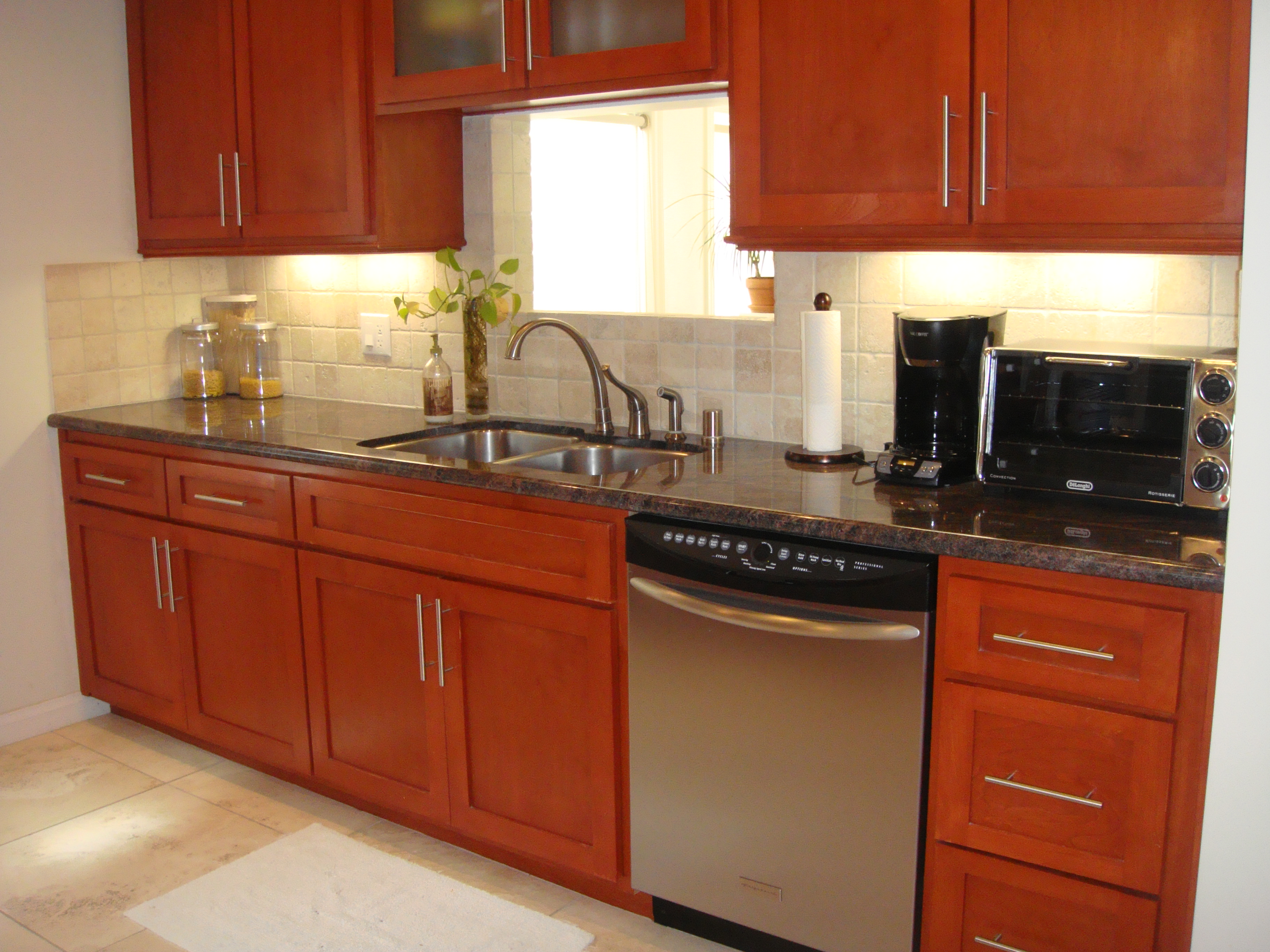 Hai's room for rent female only unit, ucla, 11361 National Blvd, Los Angeles, CA 90064, USA