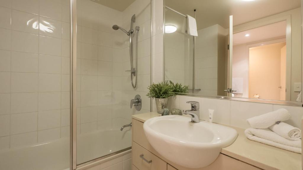 2 Bedroom Premier Apartment with River View