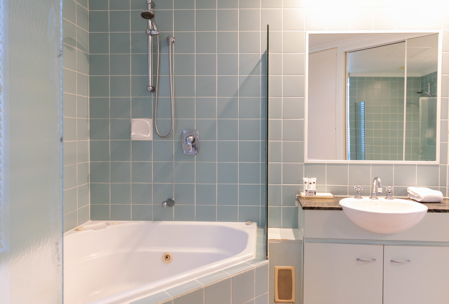 BEA 2 Bedroom Family Garden Apartment (Beaches)