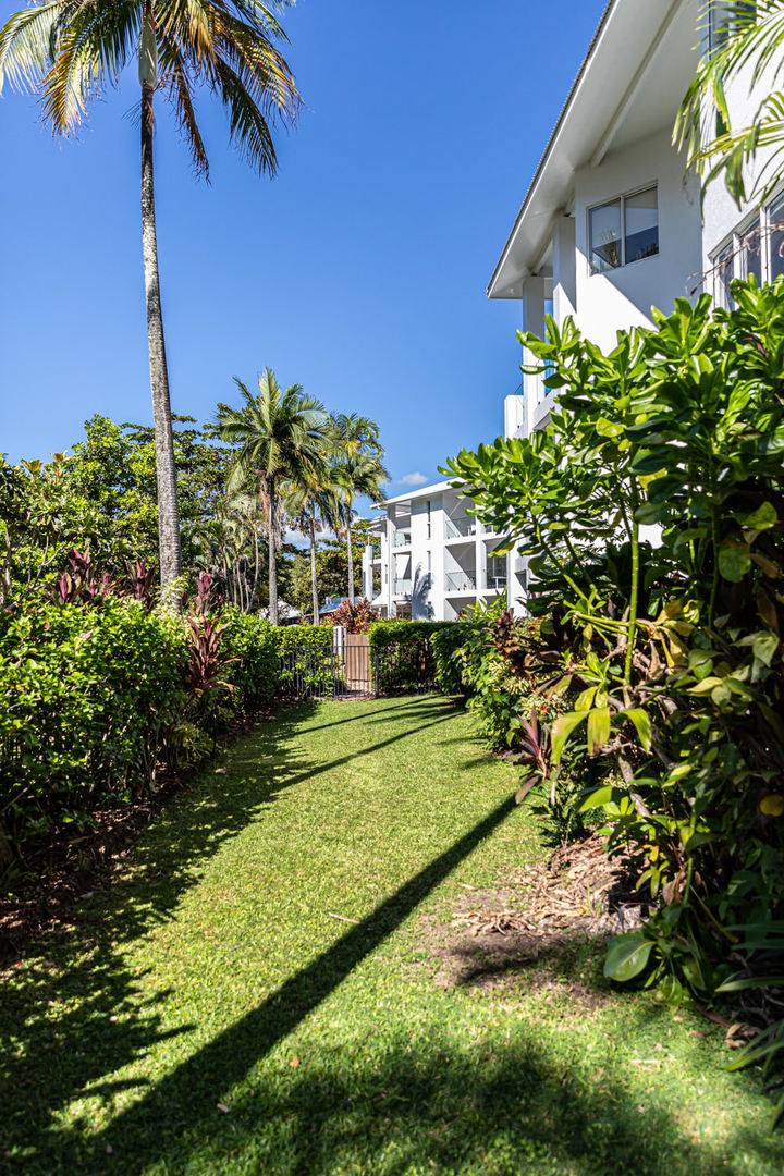 2 Bedroom LUXE Garden Deck Apartment