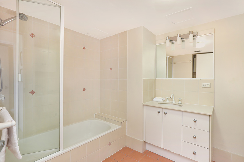 1 Bedroom Broadwater View