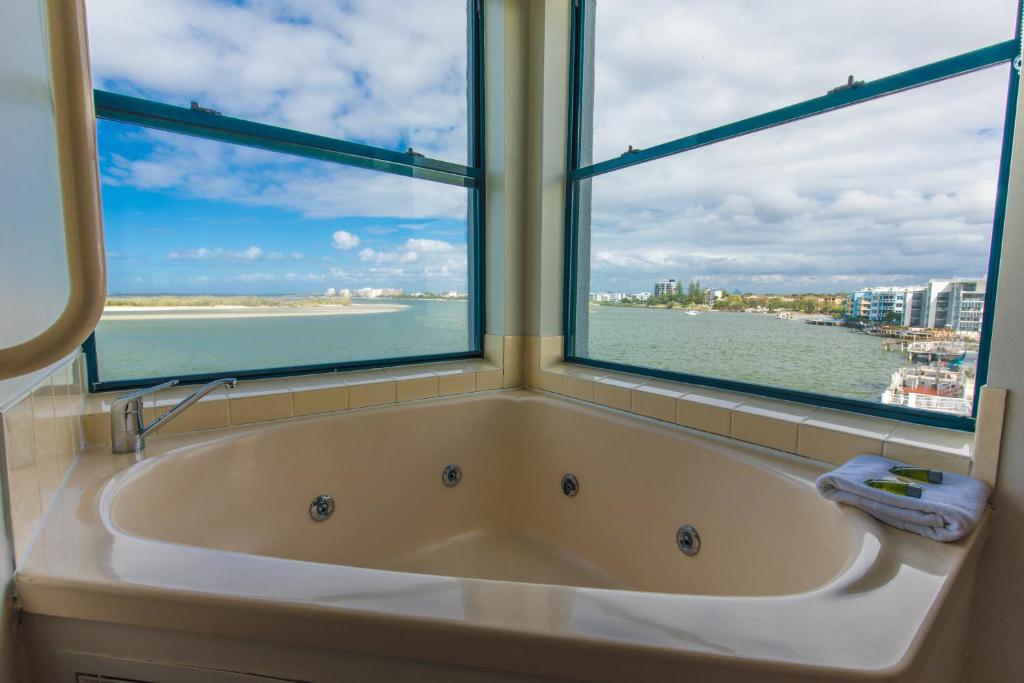 Executive 2 Bedroom WatersEdge