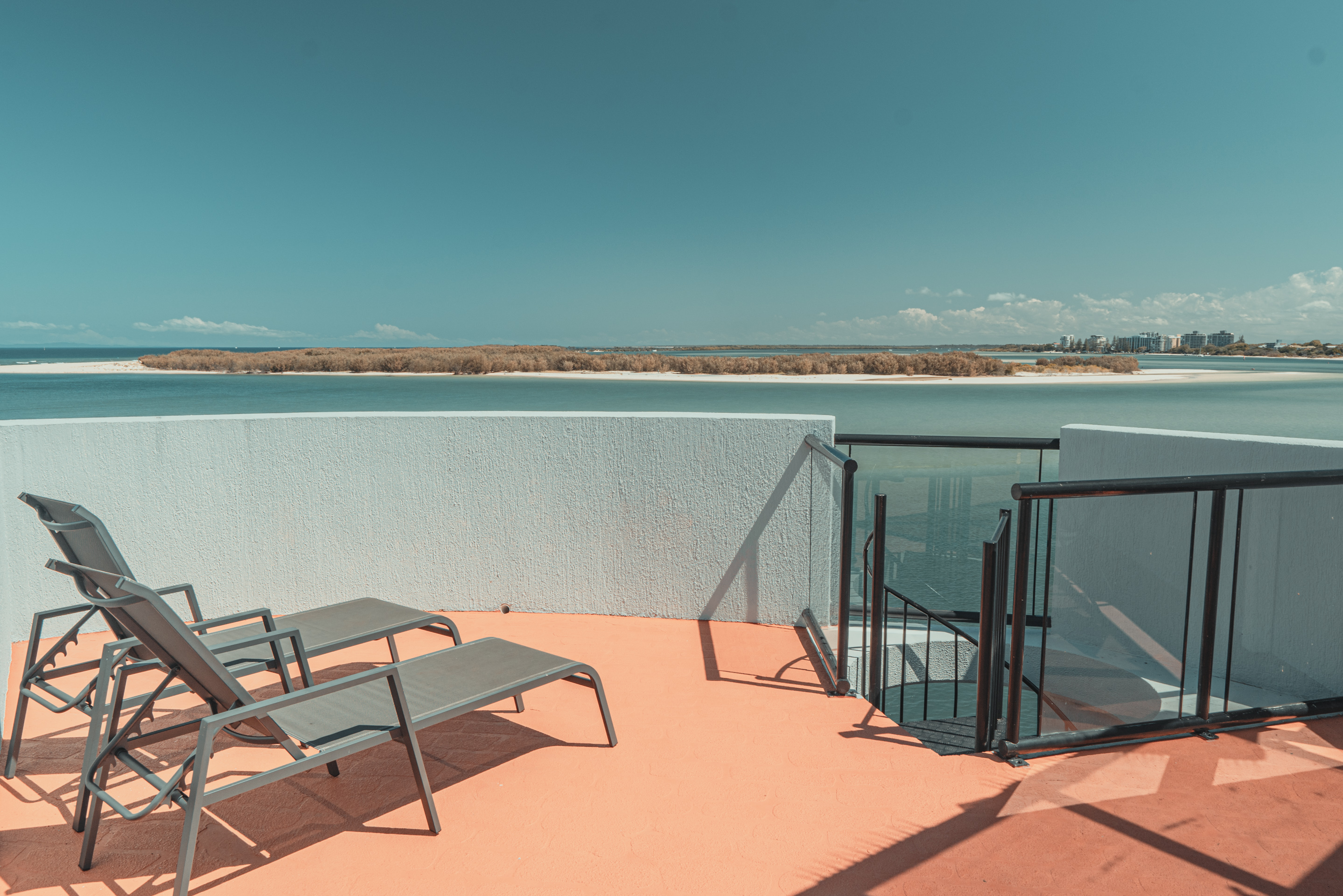 Executive 2 Bedroom Waterfront Rooftop