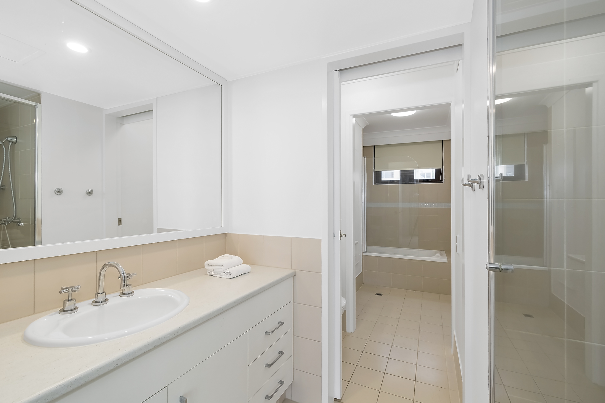 	 Town House 07- Ground level 2 Bedroom 2 Story Townhouse Superior