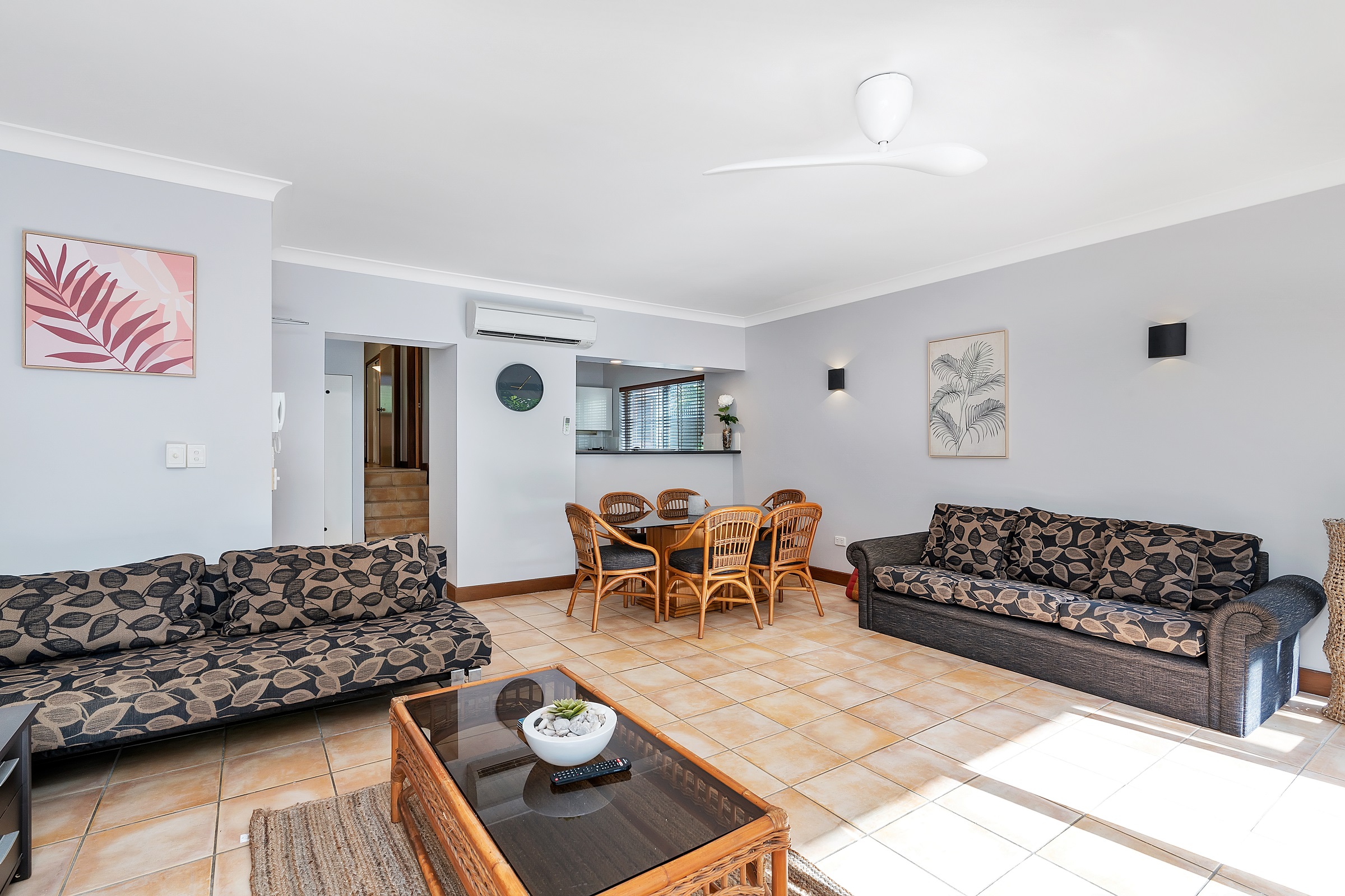 Ribbons Beachfront 2 Bedroom Apartment 4