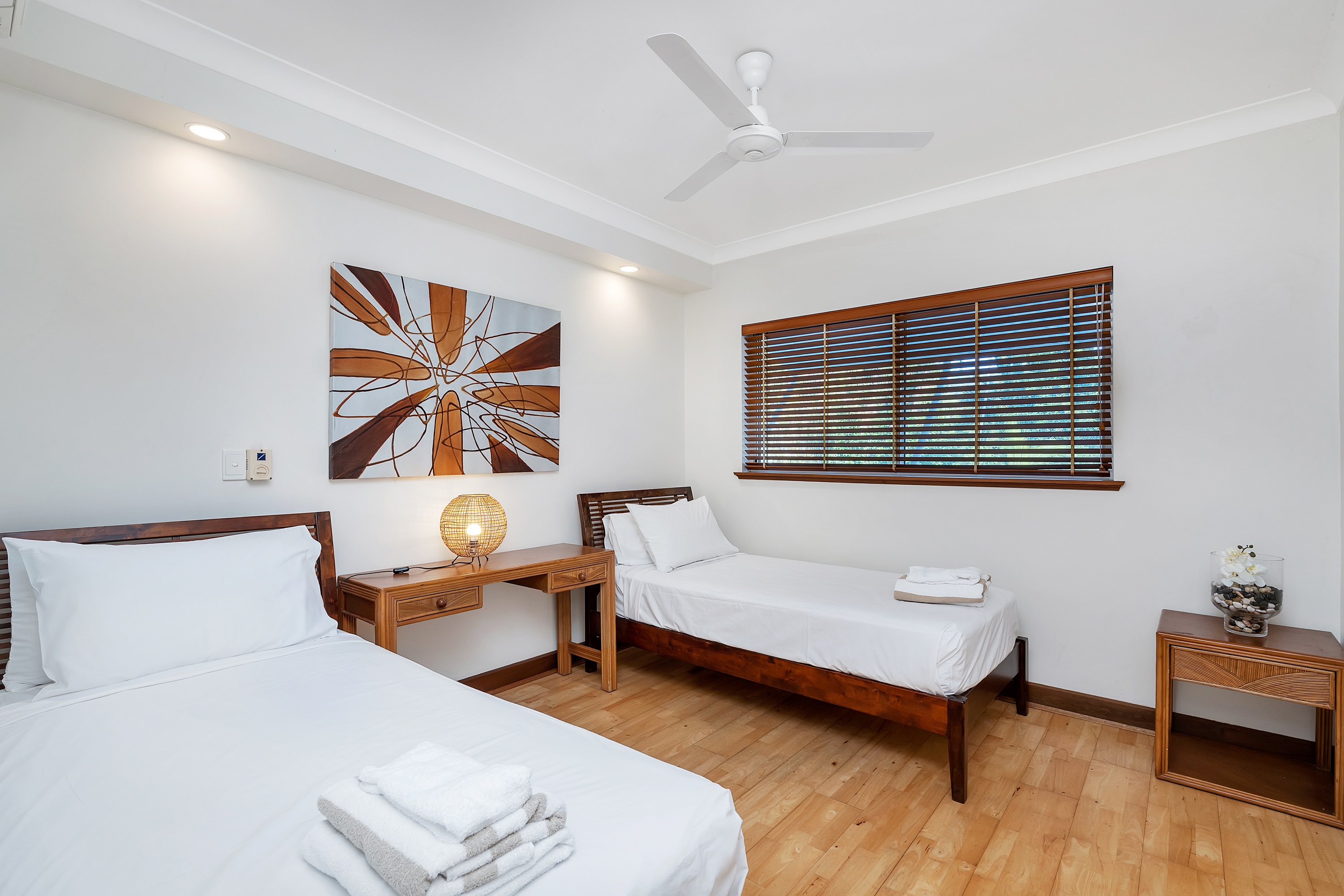 Ribbons Beachfront 2 Bedroom Apartment 4