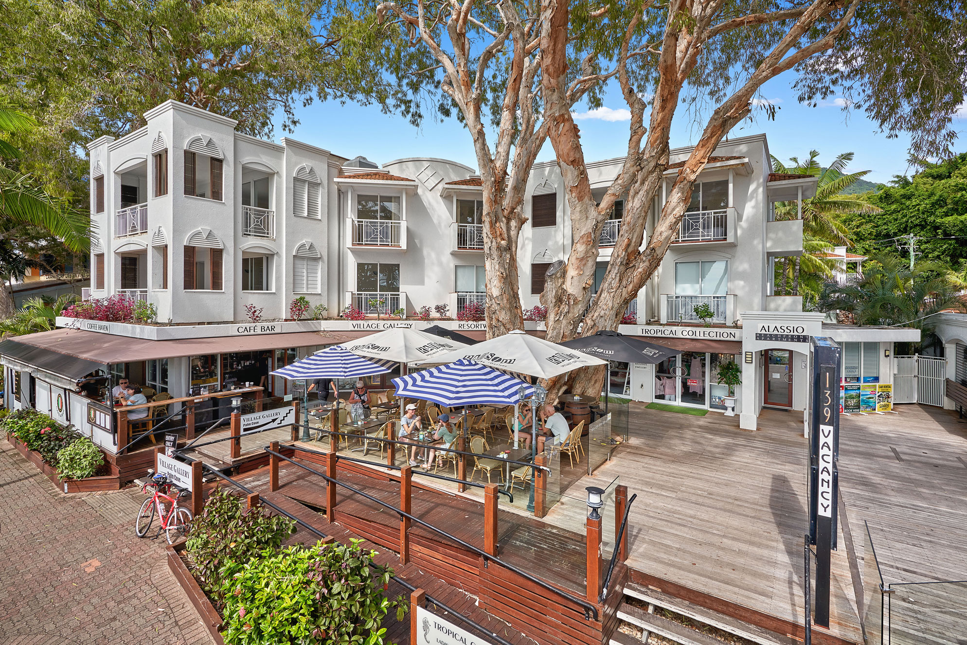 Alassio Beachfront Spa Suite 302/2