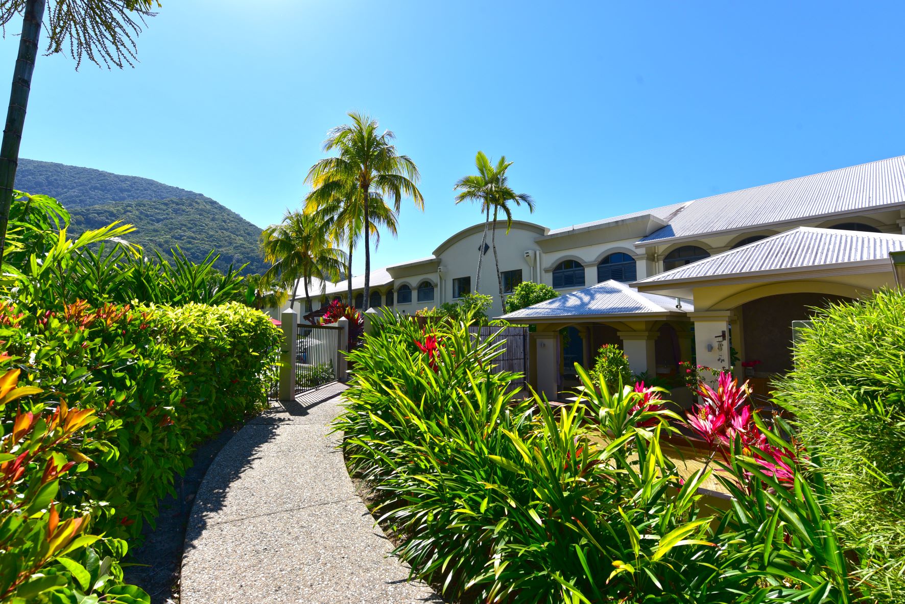 Mango Resort 1 Bedroom with Direct Pool Access 26A