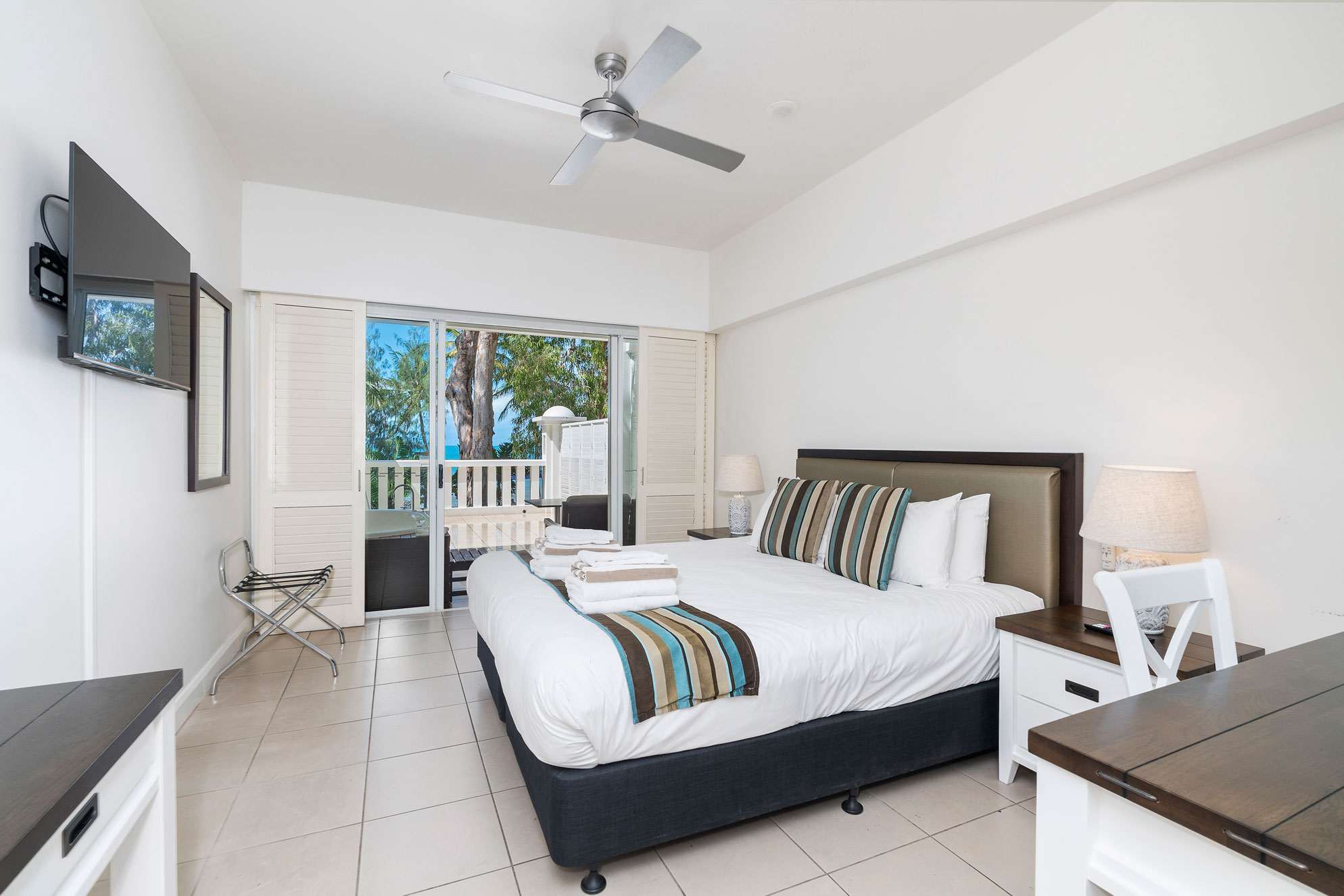 Beach Club Beachfront 3 Bedroom 1423/4