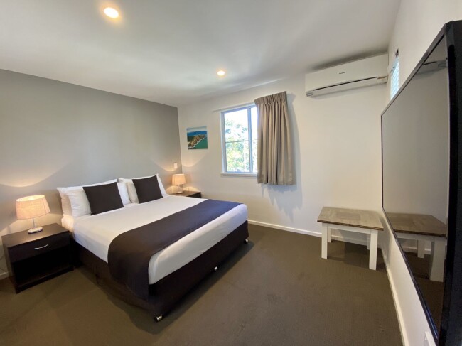 1 Bedroom Street Side