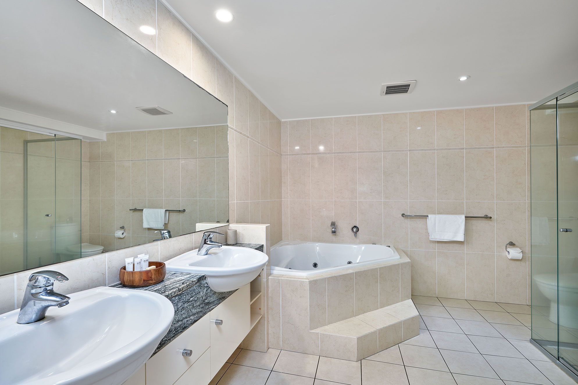 Arlington 3 Bedroom Beachfront #8 Clifton Beach