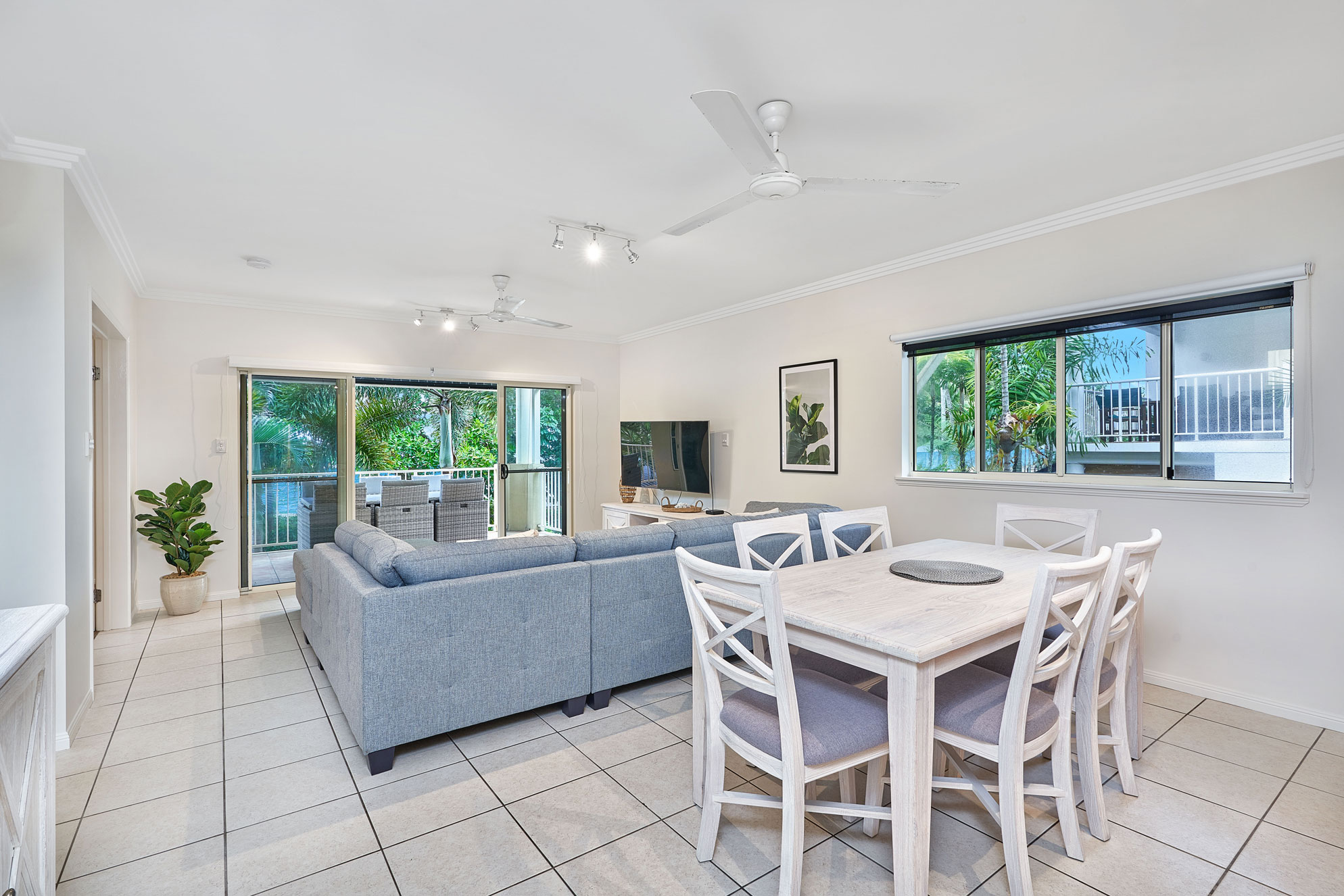 Arlington 3 Bedroom Beachfront #8 Clifton Beach