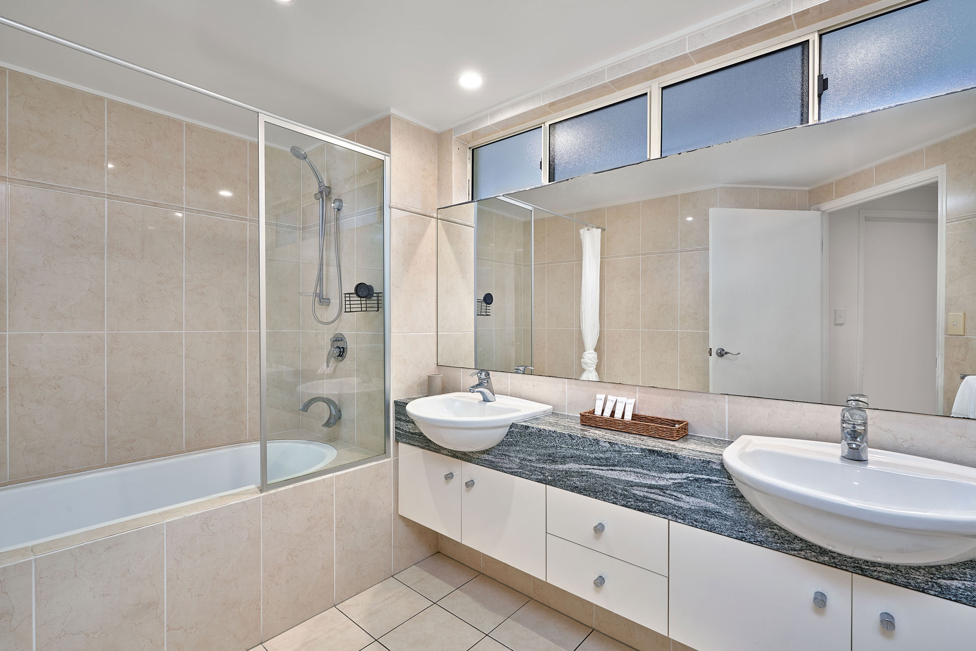 Arlington 3 Bedroom Beachfront #8 Clifton Beach