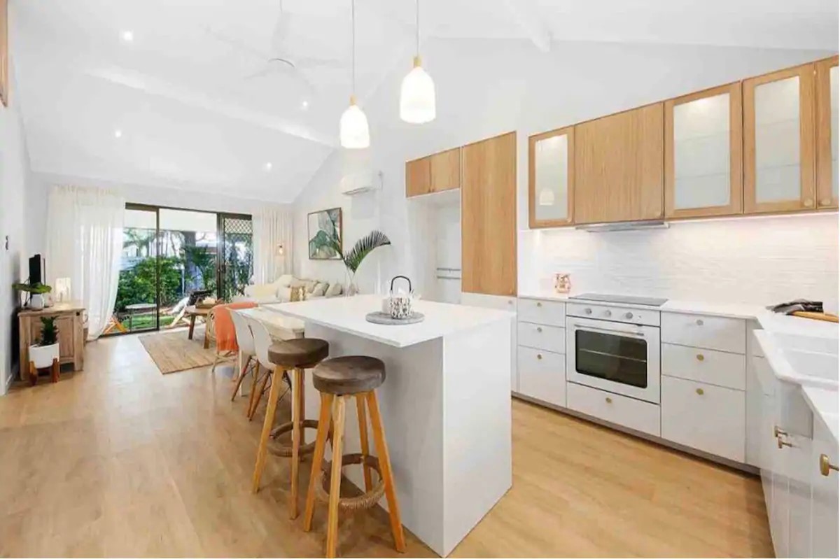 Unit 6 - Chic 2 Bedroom Apartment with Two Ensuites