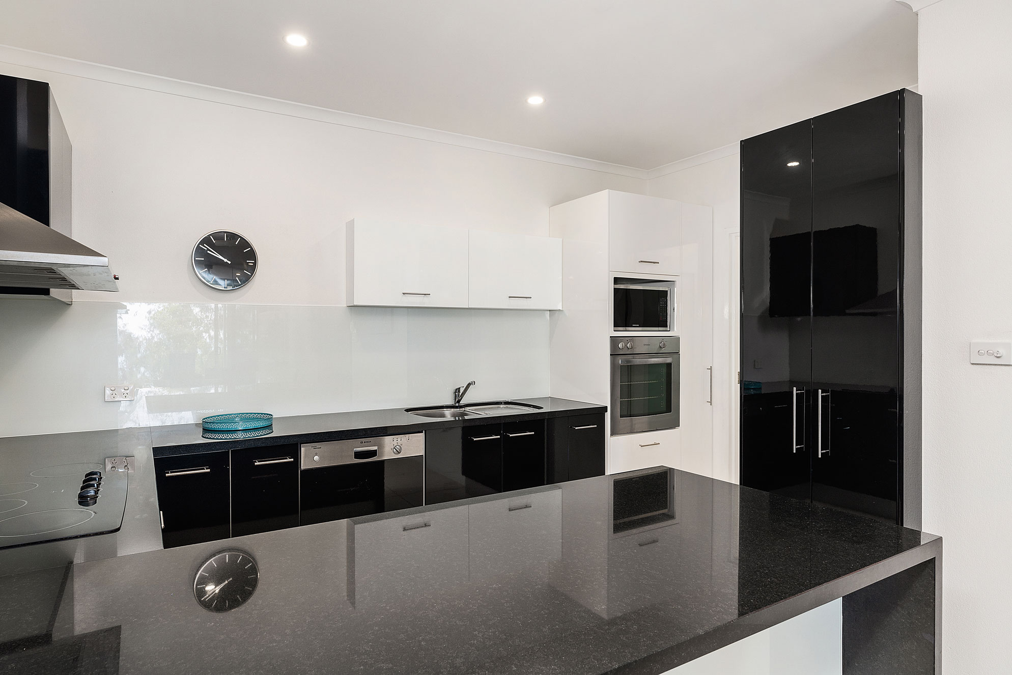 Paringa Beachfront Apartment 11