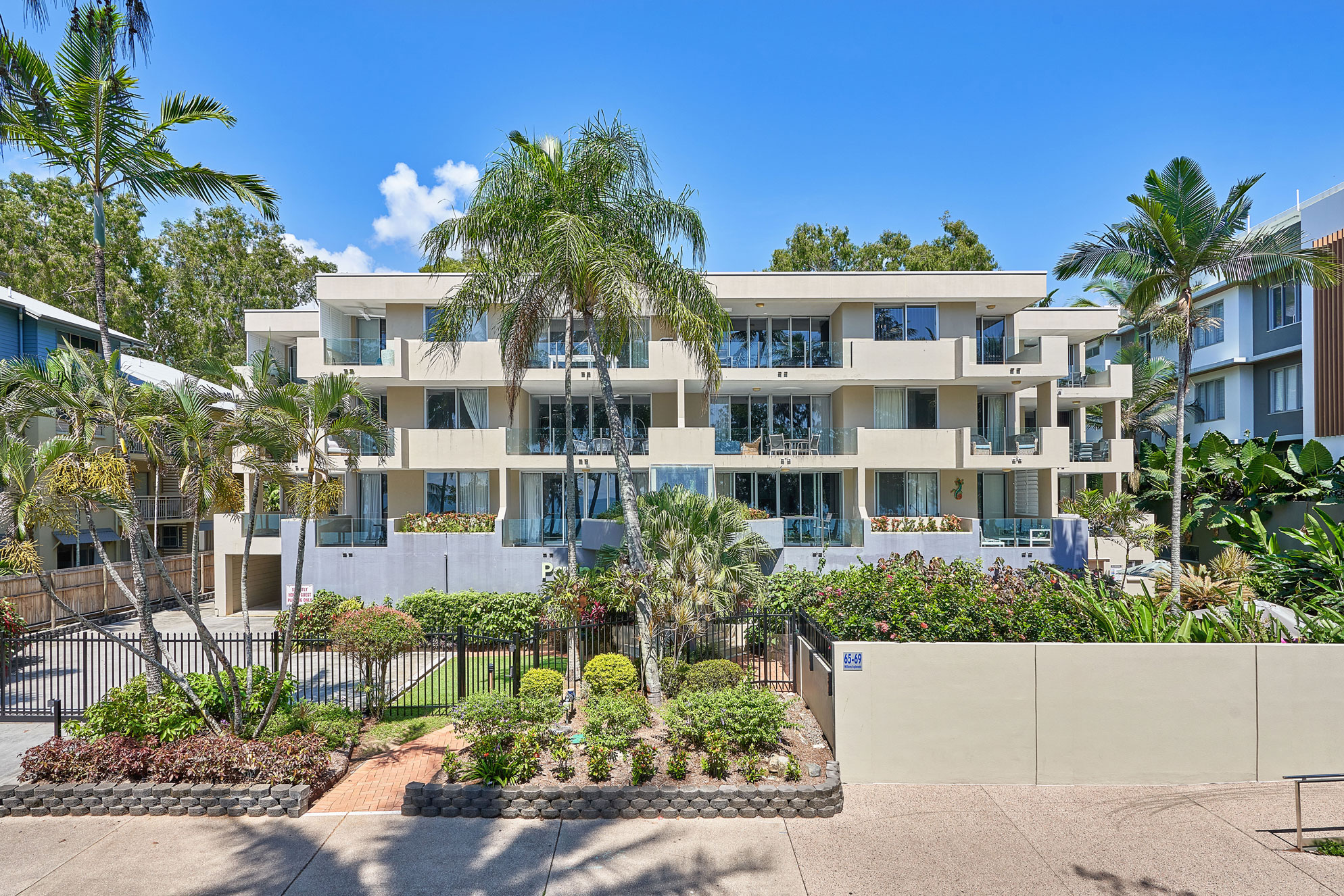 Paringa Beachfront Apartment 11