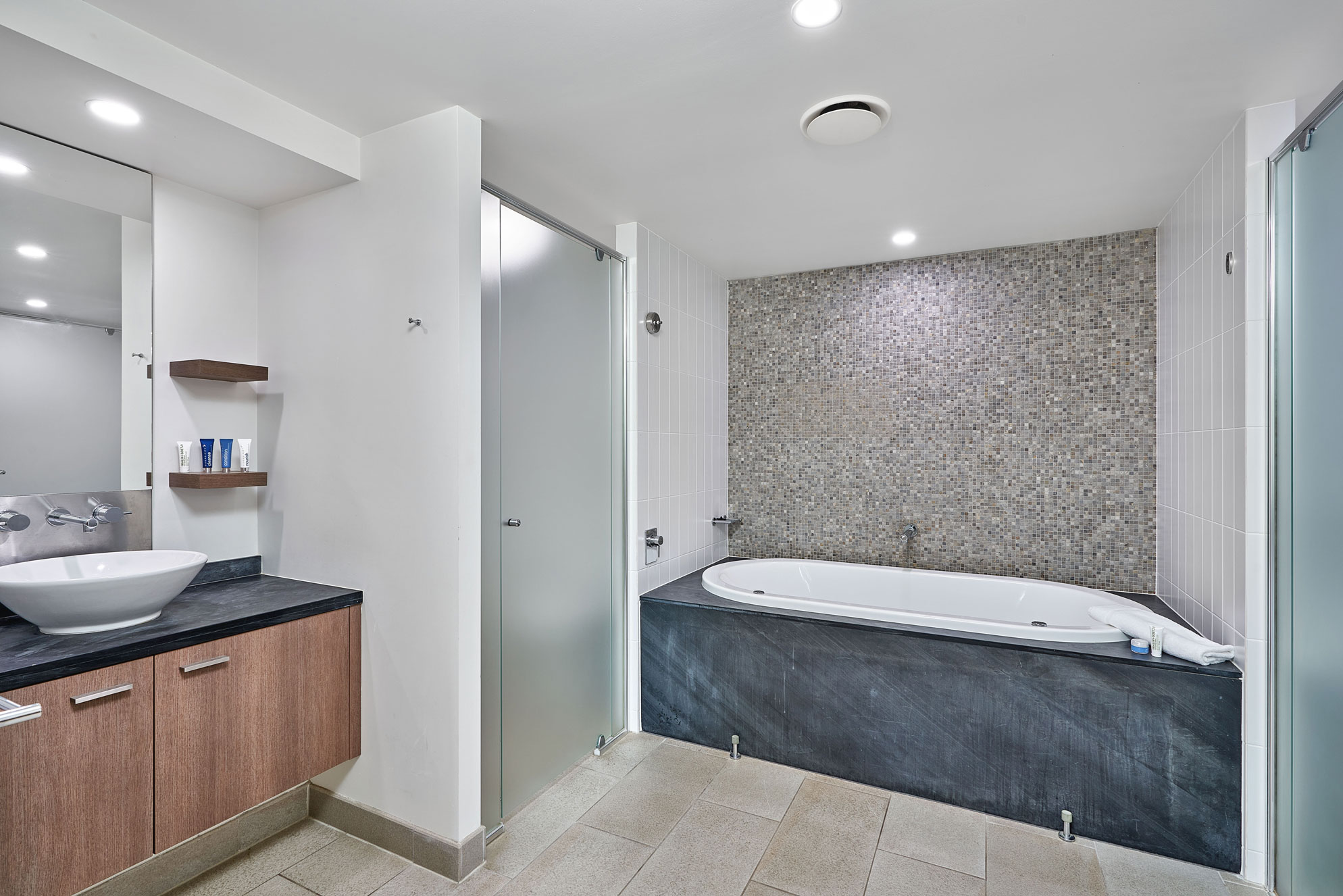 Temple 2 Bedroom with Rooftop Terrace 407