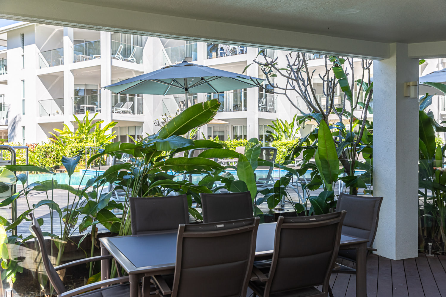 2 Bedroom LUXE Garden Deck Apartment