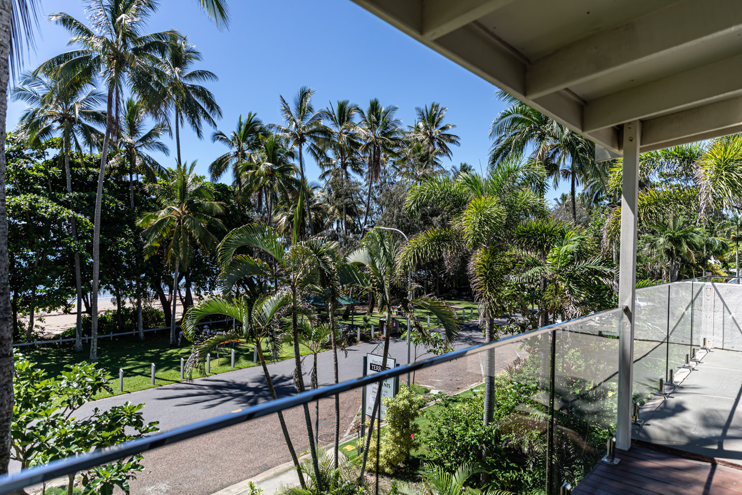 BFT 2 Bedroom Beachfront Rooftop Terrace Apartment (Beachfront Terraces)