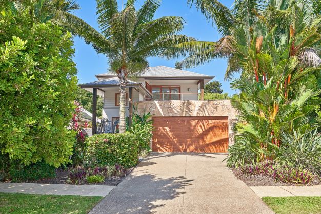 Bird of Paradise 3 Bedroom Holiday Home With Heated Pool 