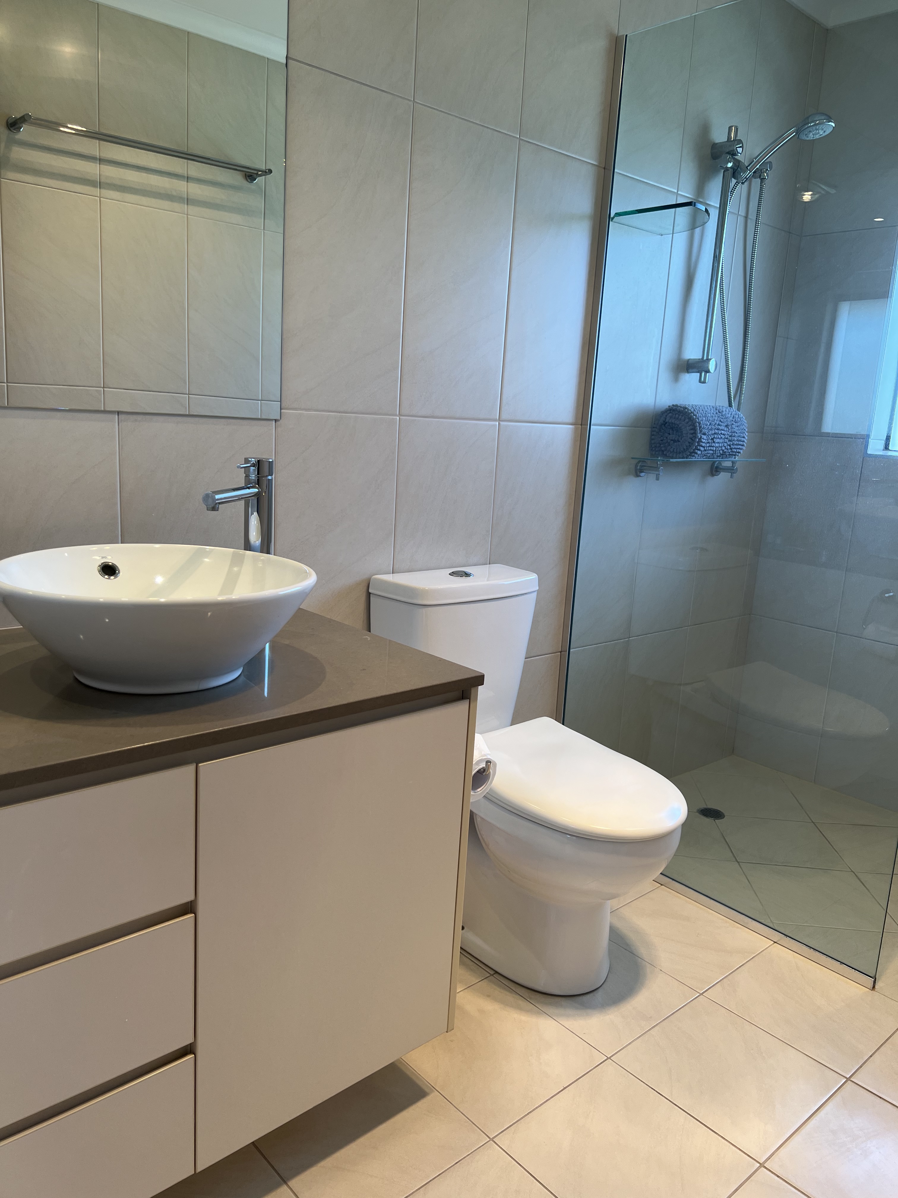 Unit 15 - Stylish 2 Bedroom Townhouse with Tennis Court View