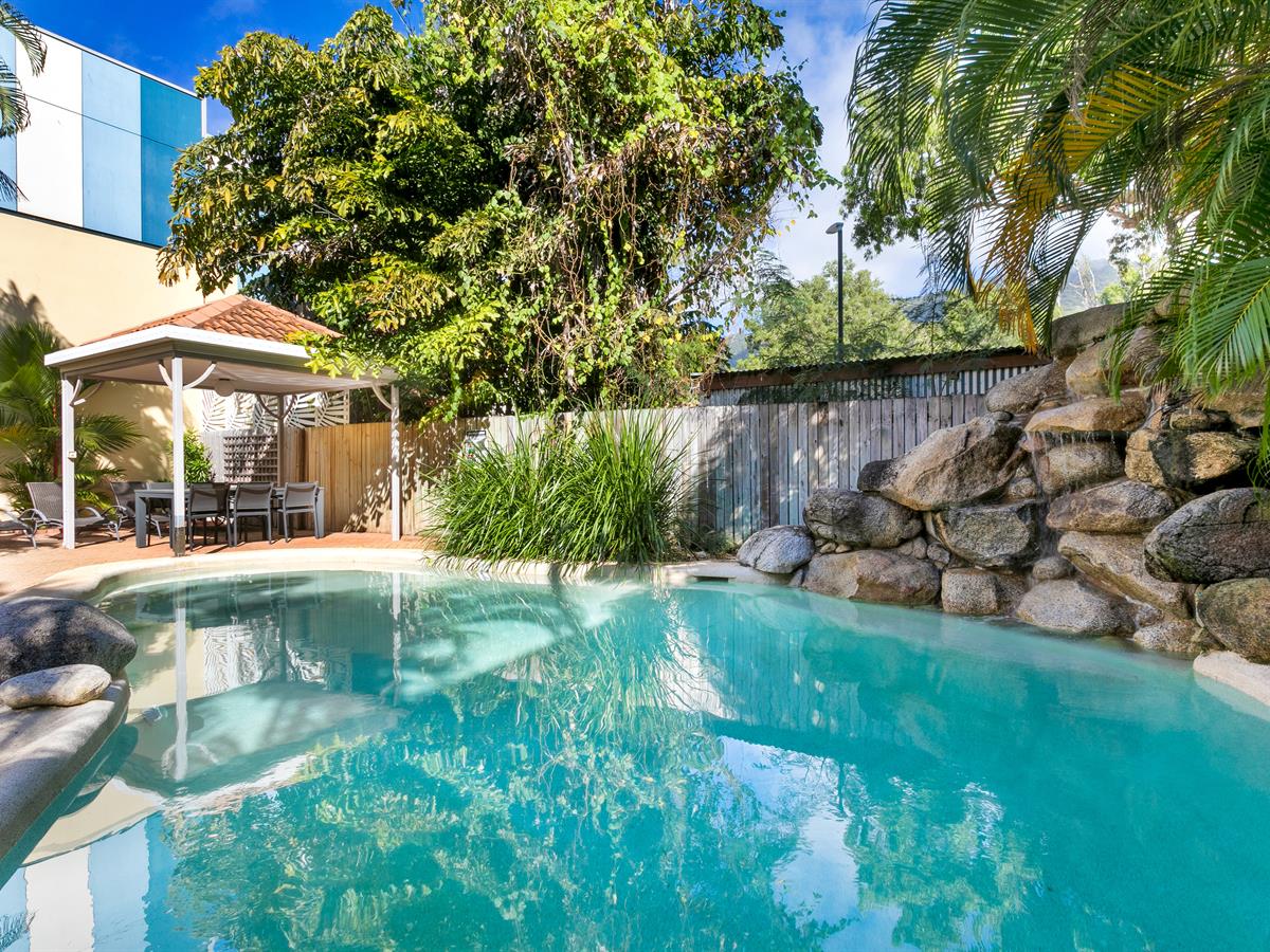 Coral Horizons 2 Bedroom Top Floor 606