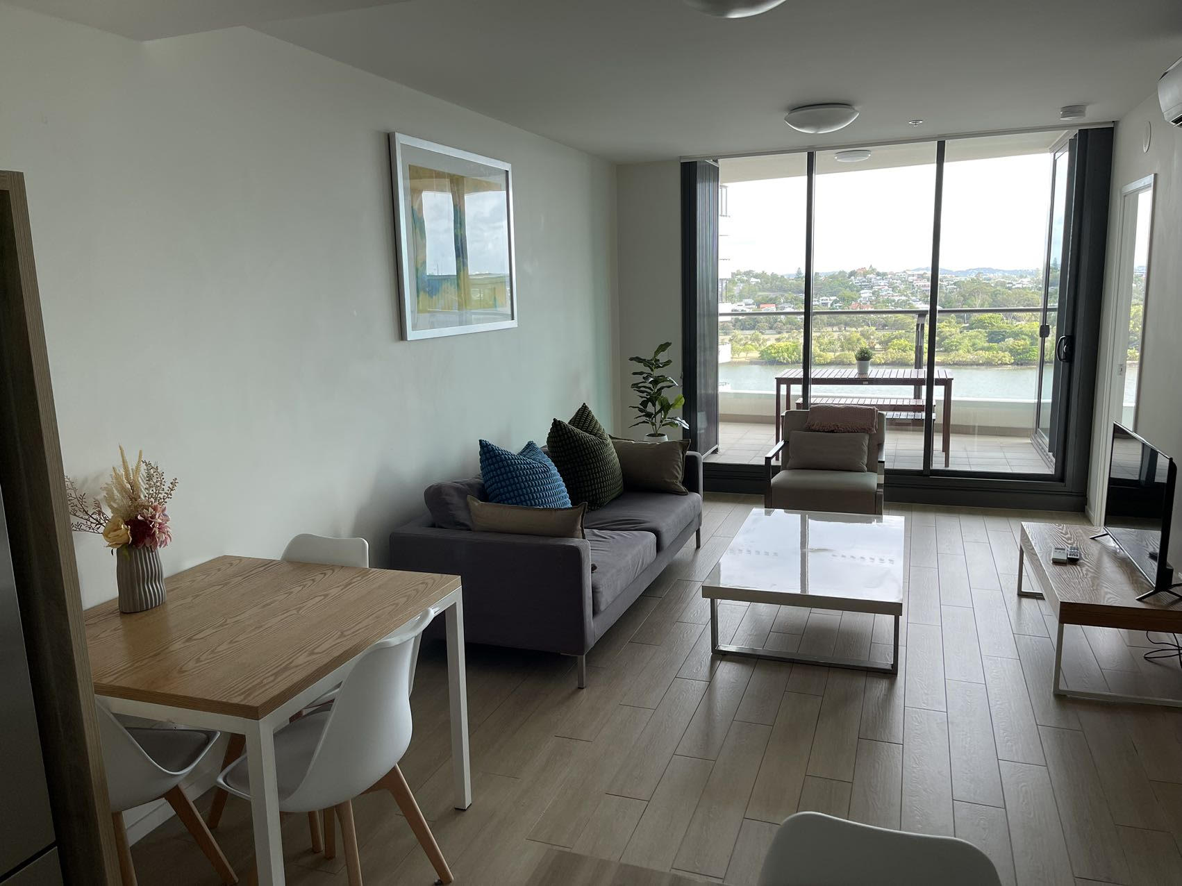 Two Bedroom Two Bathroom Apartment - River View with Balcony