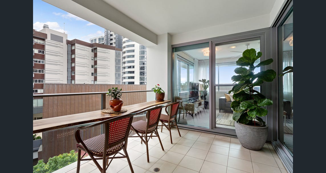 Deluxe Queen One Bedroom Partial River View Apartment with Balcony