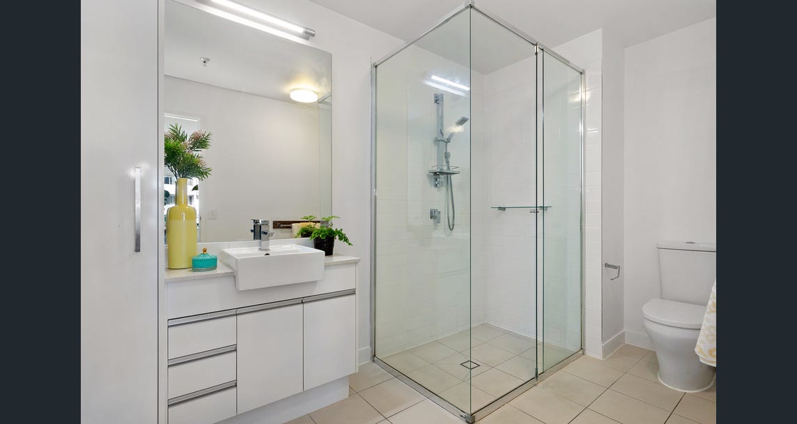 Deluxe Queen One Bedroom Partial River View Apartment with Balcony