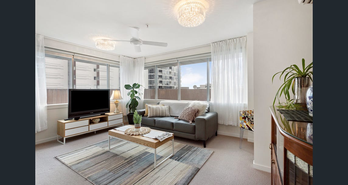 Deluxe Queen One Bedroom Partial River View Apartment with Balcony