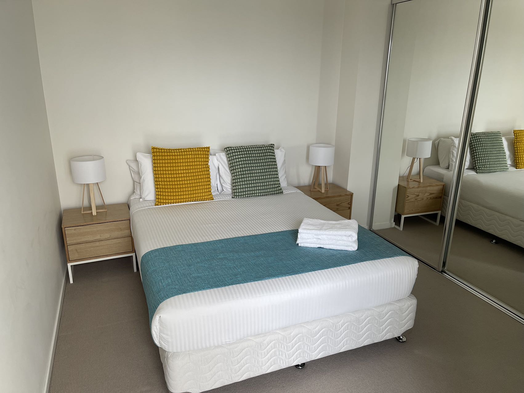 Deluxe Queen One Bedroom Partial River View Apartment with Balcony