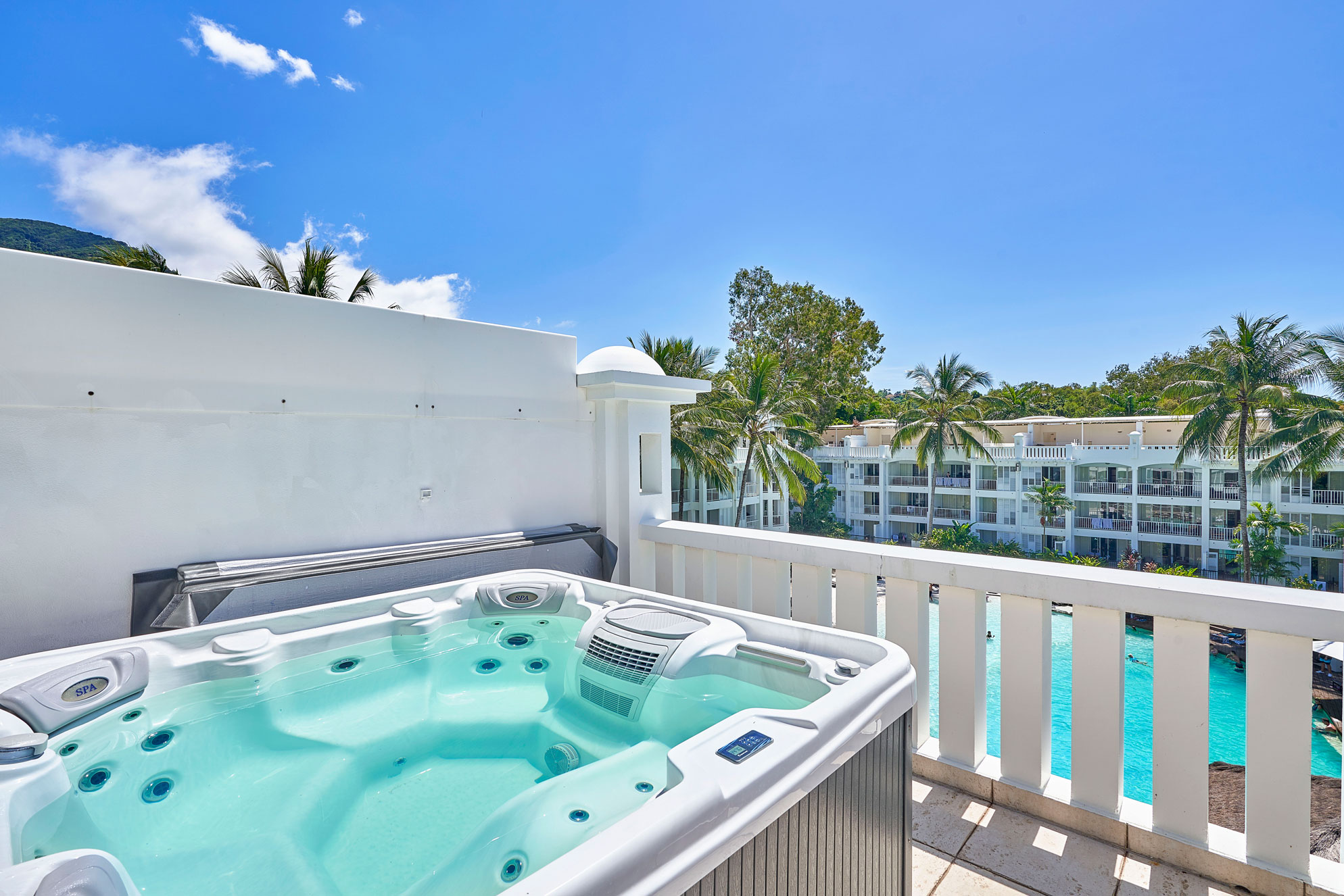 Beach Club 1 Bedroom with Rooftop Terrace 3134