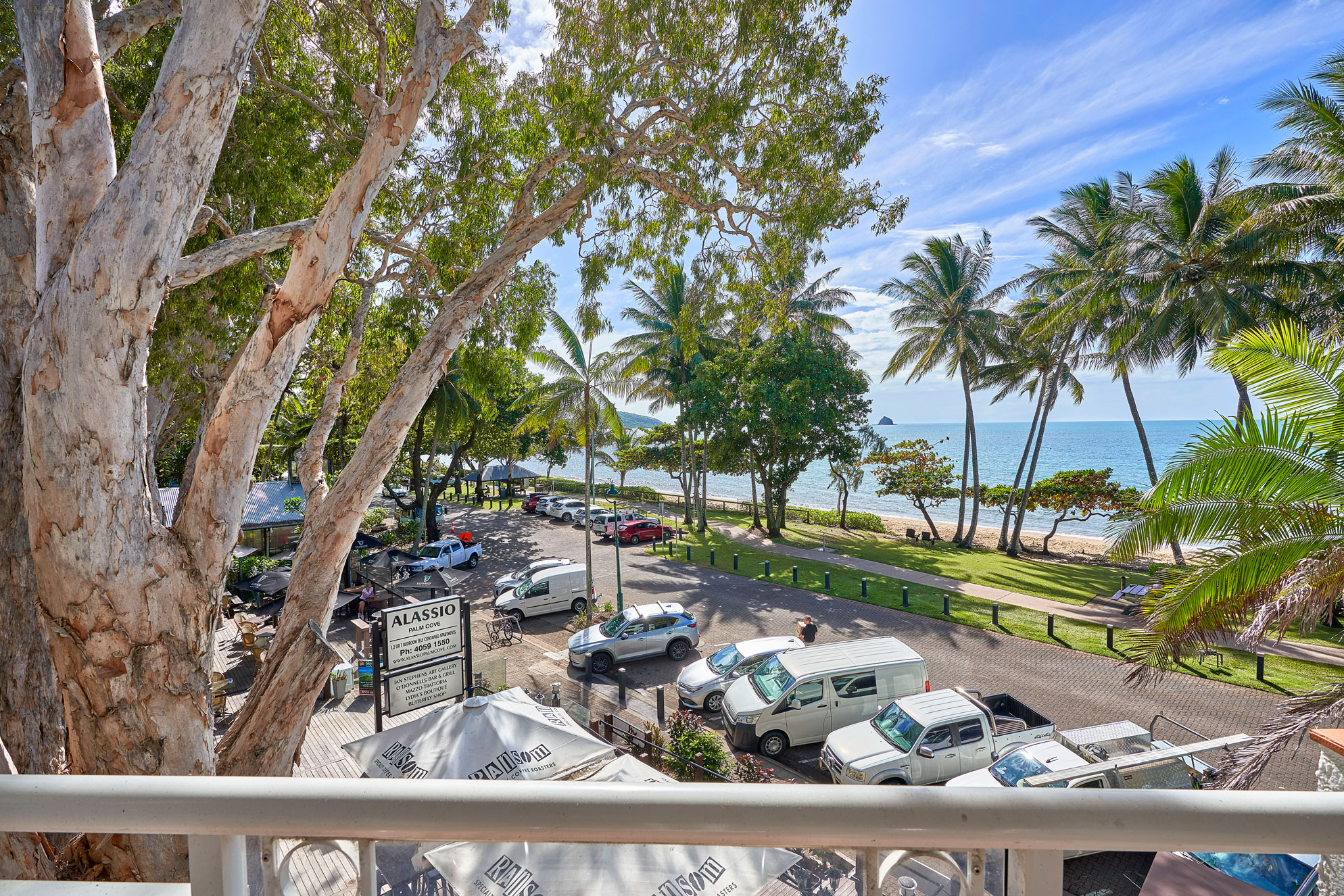 Alassio Beachfront Suite 301/2