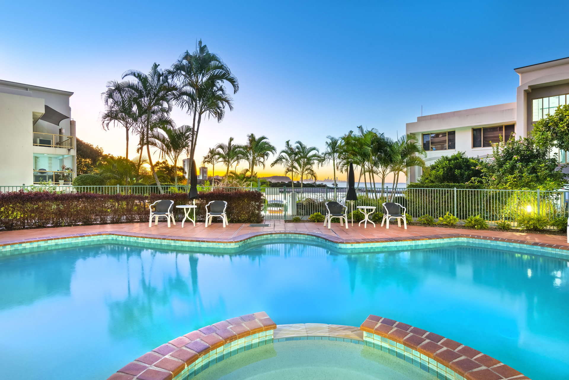 Heated pool, sauna, BBQ