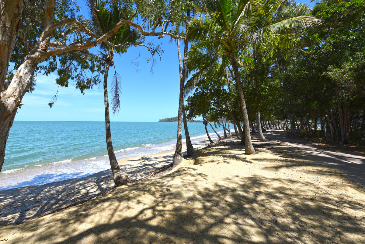Arlington 3 Bedroom Beachfront #6 Clifton Beach